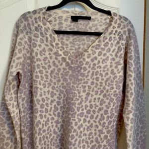 360 Cashmere V-Neck Sweater